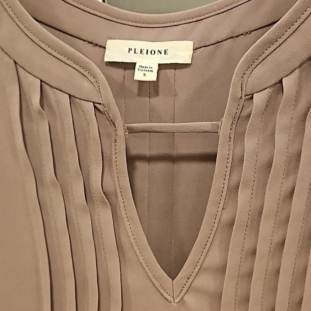 💕PLEIONE💕 Sleeveless Blouse with Pleating Detail ~ Taupe Small